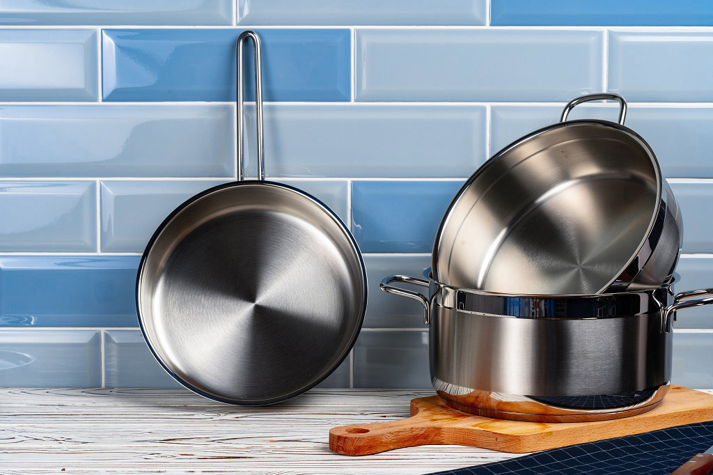 Here's why cooking with aluminium cookware is considered dangerous